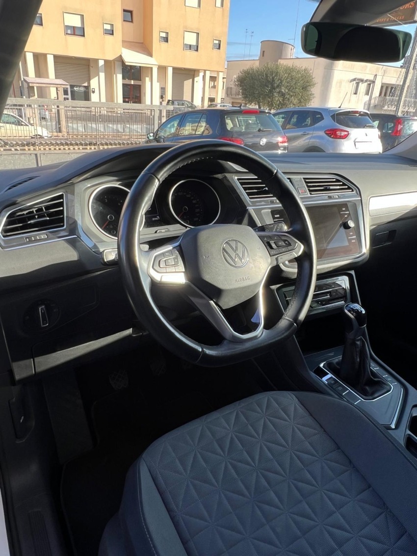 Volkswagen Tiguan II 2021 2.0 tdi Life 122cv
