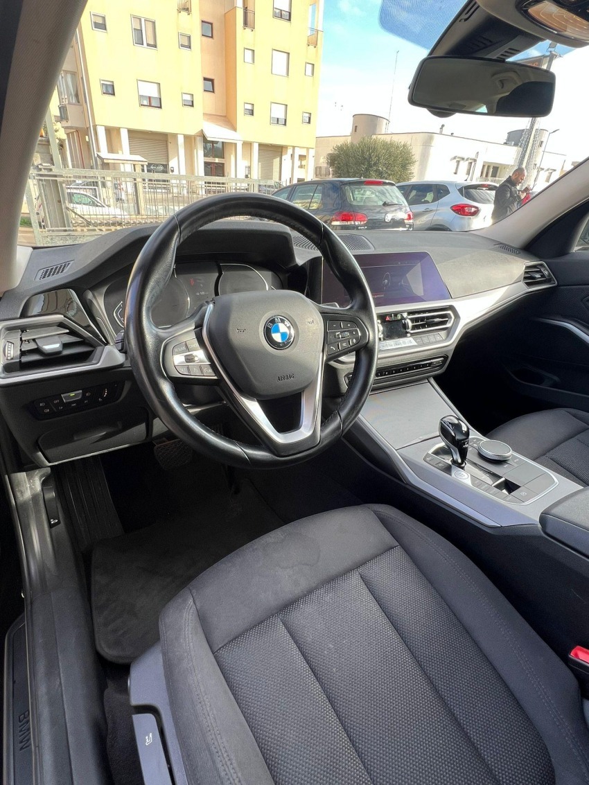 BMW 318d Touring mhev 48V