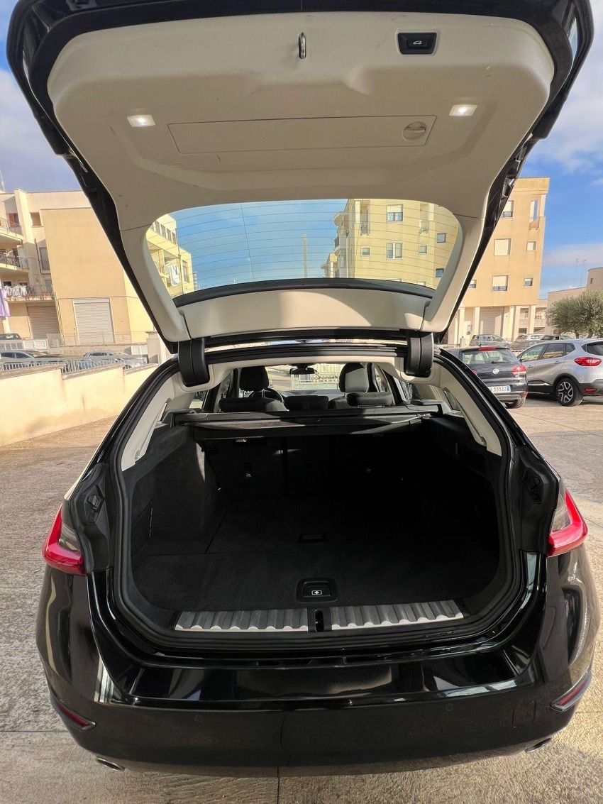 BMW 318d Touring mhev 48V