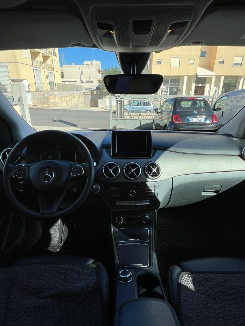 Mercedes-Benz B180 Premium 