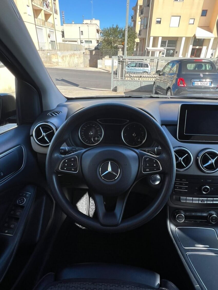 Mercedes-Benz B180 Premium 