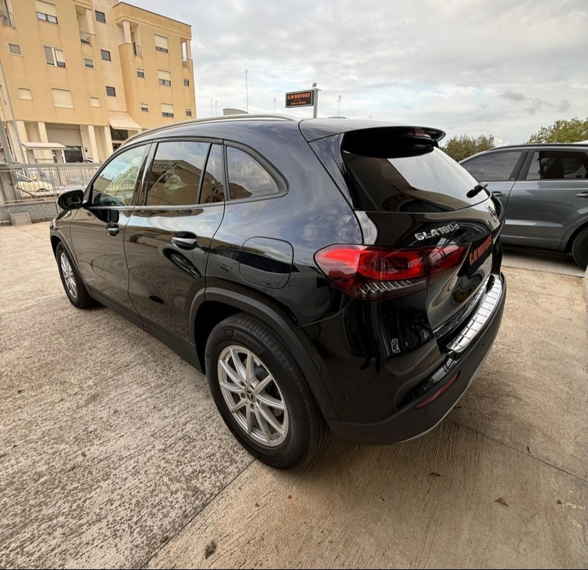 Mercedes Benz GLA 180